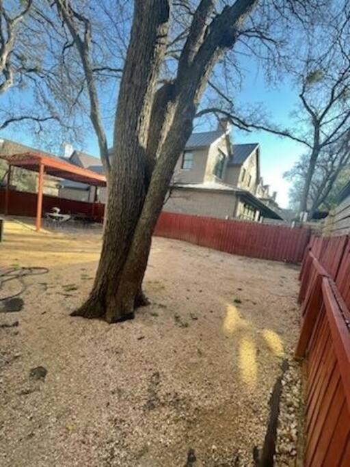 Centrally Located Cozy Tiny Loft, Near Acl, Sxsw, Zilker, 6Th Street Austin Exterior photo