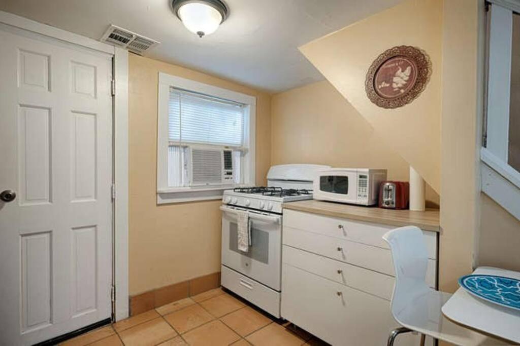 Centrally Located Cozy Tiny Loft, Near Acl, Sxsw, Zilker, 6Th Street Austin Exterior photo