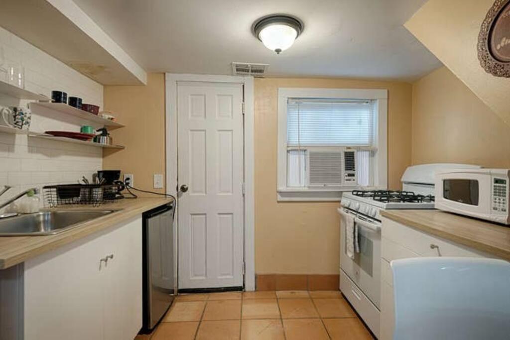 Centrally Located Cozy Tiny Loft, Near Acl, Sxsw, Zilker, 6Th Street Austin Exterior photo